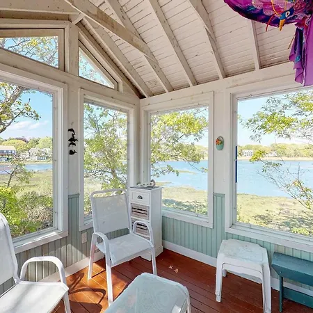 Cottage By The Bay